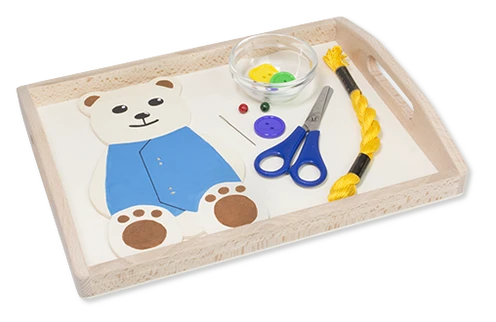 Montessori Übung mit Nadel und Faden
